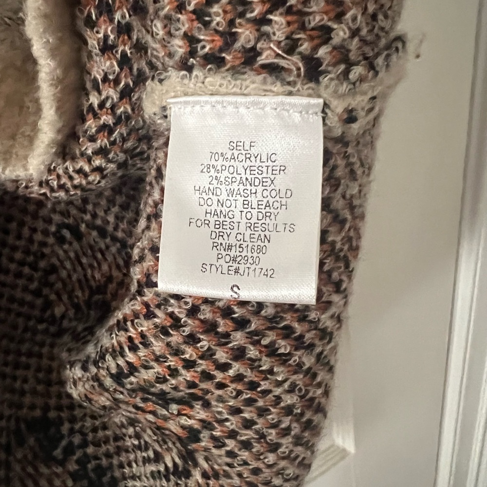 Sweater- Small - Picture 7 of 7